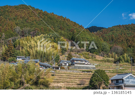 明日香村の山村風景　奈良県 136185145