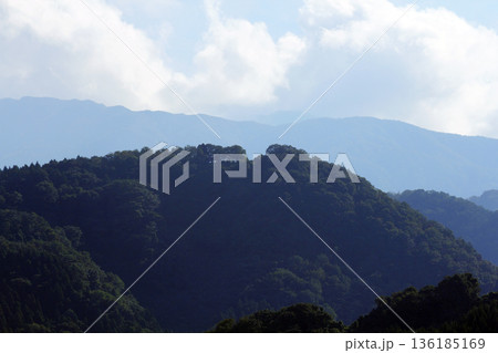 日本の城跡　松倉城址のある松倉山 136185169