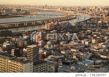 夕暮れの街 136185437