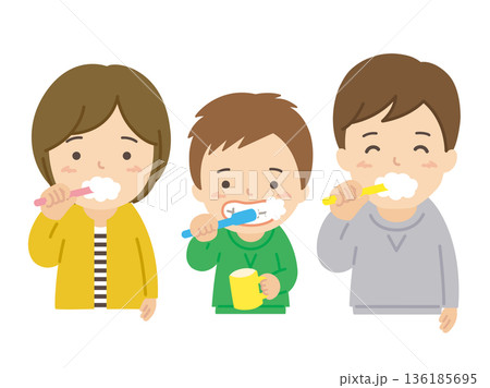家族で歯磨き 136185695