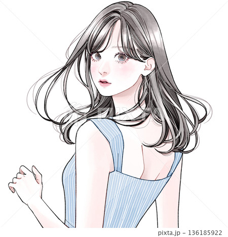 振り向いている女性 136185922