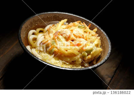海老と野菜のかき揚げうどん 海老と野菜のかき揚げうどん 136186022