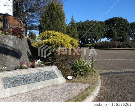 横浜市中区の港の見える丘公園（園名板・ローズガーデン） 136186262