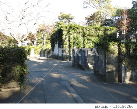 横浜市中区の港の見える丘公園フランス山地区にある旧フランス領事官邸遺構 136186266