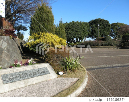 横浜市中区の港の見える丘公園（園名板・ローズガーデン） 136186274