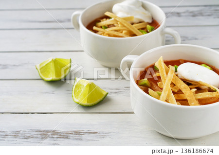 ソパ・デ・トルティージャ（ソパ・アステカ）（メキシコ料理） 136186674