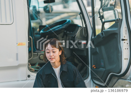 truck driver 136186979