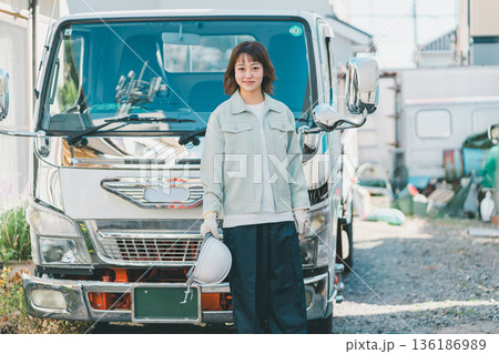 truck driver 136186989