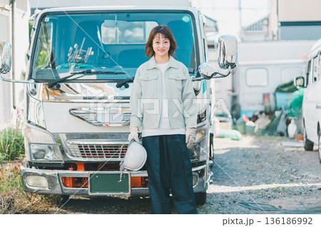 truck driver 136186992