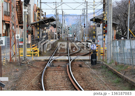 京福電気鉄道 北野線龍安寺駅の構内 京福電気鉄道 北野線龍安寺駅の構内 136187083