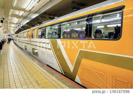 近鉄30000系ビスタカーのダブルデッカー車 136187096