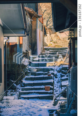 【奈良井宿】雪のある裏道【木曽路】 【奈良井宿】雪のある裏道【木曽路】 136187162