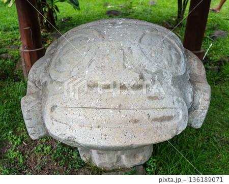 Stone sculpture of a birthing woman at Te Lipona, Hiva Oa, French Polynesia 136189071