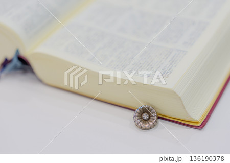 弁護士記章 136190378