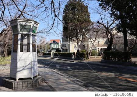 元町公園から山手聖公会、山手資料館を望む 136190593