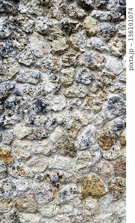 石積み外壁テクスチャ背景 風化した石材のディテール 136191074