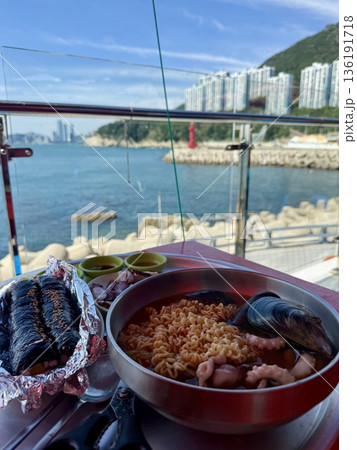 釜山 影島海女村で食事風景 136191718