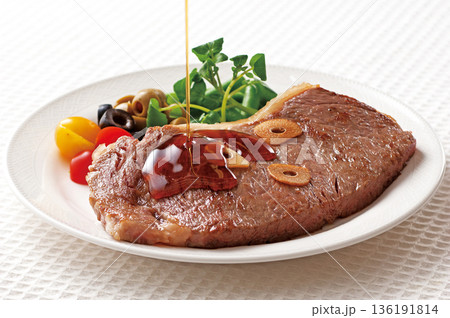 おいしそうなステーキ 136191814
