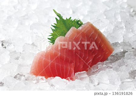 おいしいマグロの刺身 おいしいマグロの刺身 136191826