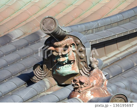 鬼瓦と鳥衾（とりぶすま） 136195697