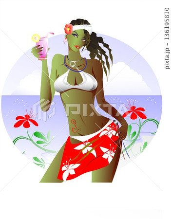 ビーチでカクテルを持つ女性 136195810