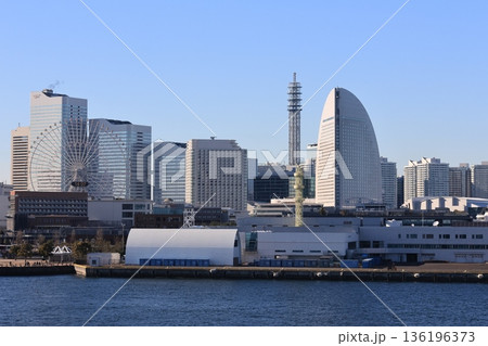 大桟橋から見たみなとみらい地区の風景 136196373