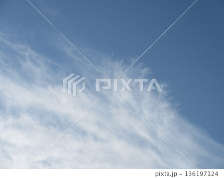 寒中の青空に浮かぶ綿雲 寒中の青空に浮かぶ綿雲 136197124