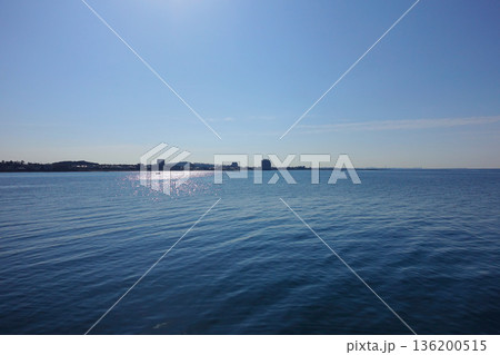 常滑市の穏やかな海の様子 136200515