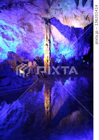 中国 蘆笛岩と池 中国 蘆笛岩と池 136201414