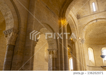 San Martin de Fromista church interior arches and columns 136202071