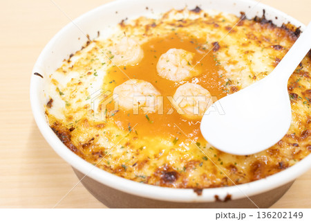 おいしいコンビニ食品のシーフードドリア 136202149