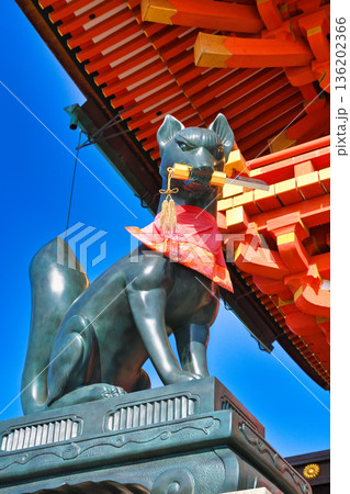 京都 伏見稲荷大社 狛狐(京都府京都市伏見区) 京都 伏見稲荷大社 狛狐(京都府京都市伏見区) 136202366