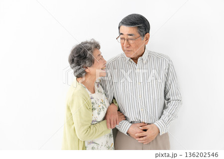 仲良しシニア夫婦 仲良しシニア夫婦 136202546