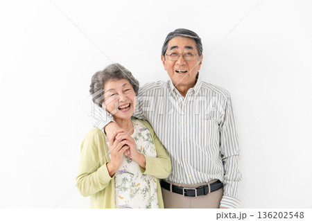 仲良しシニア夫婦 仲良しシニア夫婦 136202548
