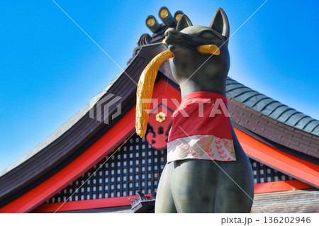 京都 伏見稲荷大社 狛狐(京都府京都市伏見区) 京都 伏見稲荷大社 狛狐(京都府京都市伏見区) 136202946