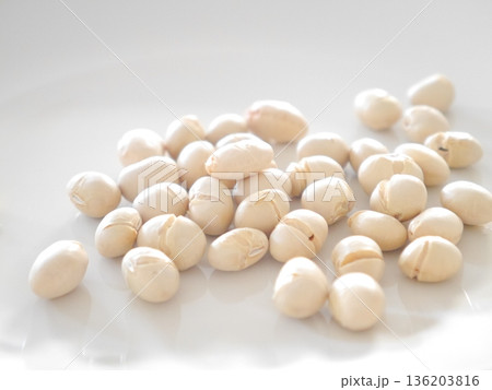 大豆　煎り大豆 136203816