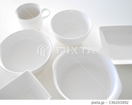 白いお皿 136203892