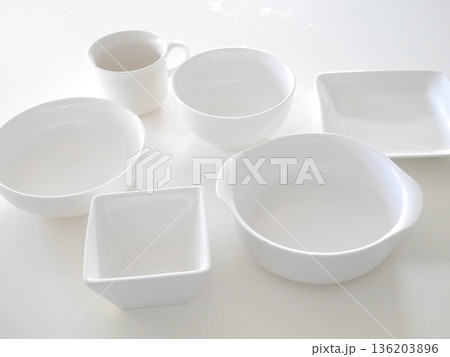白いお皿 白いお皿 136203896