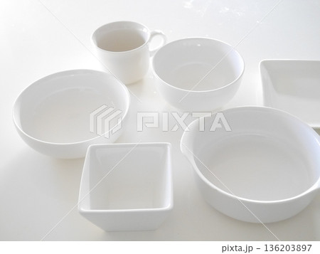 白いお皿 136203897
