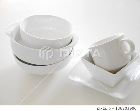 白いお皿 136203906