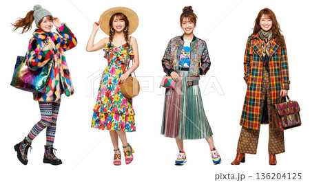 カラフルな衣装の若い女性全身4ポーズ 透過PNG 季節別の派手なカジュアルコーデ カラフルな衣装の若い女性全身4ポーズ 透過PNG 季節別の派手なカジュアルコーデ 136204125