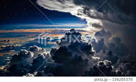 雲の上から見る月 136205370