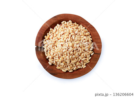 peeled pine nuts, in a wooden bowl, on a white background, isolate, close-up, no people, 136206604