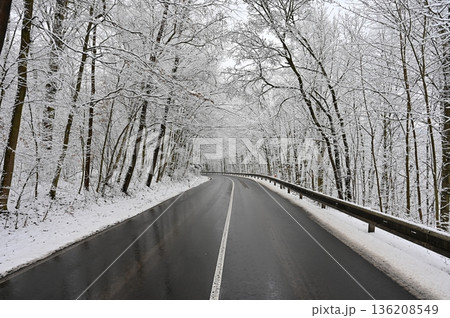 Snowy winter road. Dangerous car driving in the mountains in the winter. Concept for transportation, cars and travel. 136208549