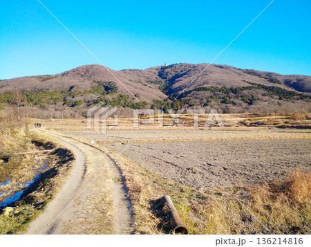 小田登山口付近から宝篋山を望む 136214816