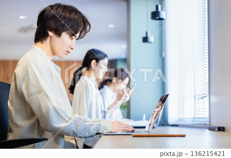 ビジネスパーソン ビジネスパーソン 136215421