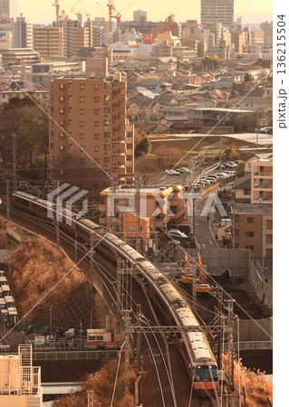 東京都町田の町並みの中を走行する小田急30000形電車の特急ロマンスカー_2011/1/27撮影 136215504