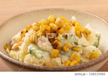 ポテトサラダ　（炙りコーン） 136215982