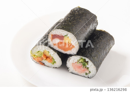 太巻き 恵方巻(ハーフカット) 太巻き 恵方巻(ハーフカット) 136216298