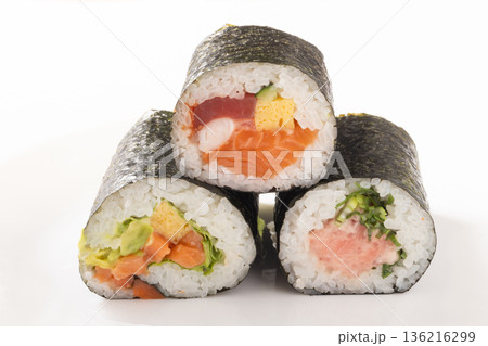 太巻き 恵方巻(ハーフカット) 太巻き 恵方巻(ハーフカット) 136216299